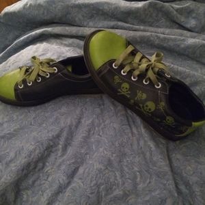 Youth bowling shoes